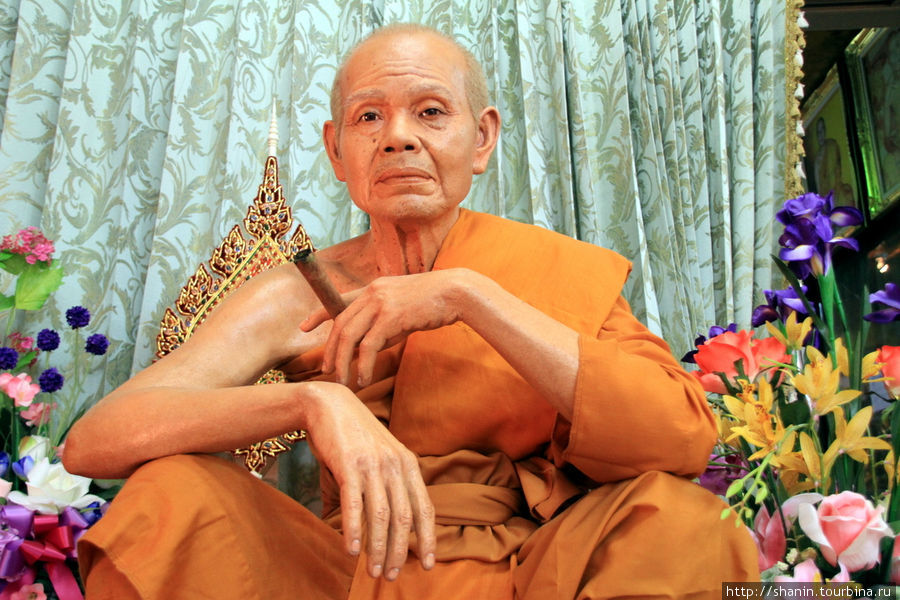 Монах,  Ват Такаронг в Аю