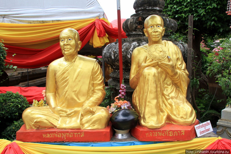 Два монаха,  Ват Такаронг в Аюттхае Аюттхая, Таиланд