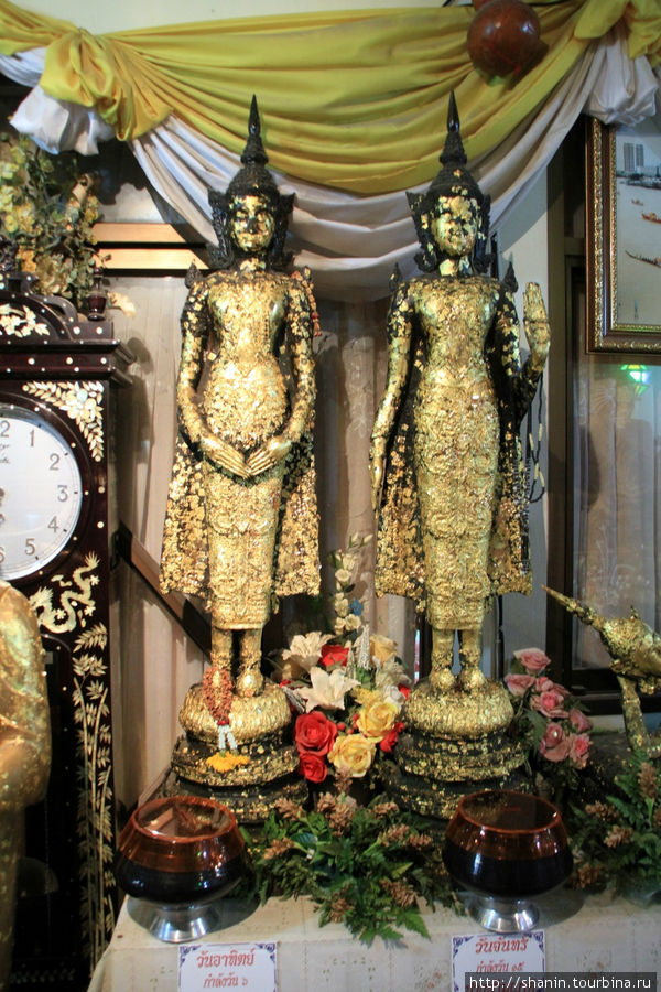 Два Будды,  Ват Такаронг в Аюттхае Аюттхая, Таиланд
