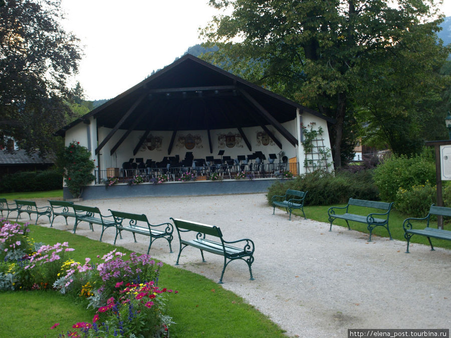 традиционная концертная площадка в центре города Альтаусзее, Австрия