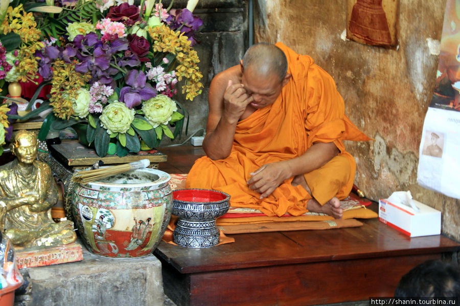 Монах, Ват На Пхрамаин в Аюттхае Аюттхая, Таиланд