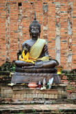 Будда в разрушенном храме,  Ват Тхаммикарат в Аюттхае