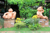 Статуи,  Ват Тхаммикарат в Аюттхае