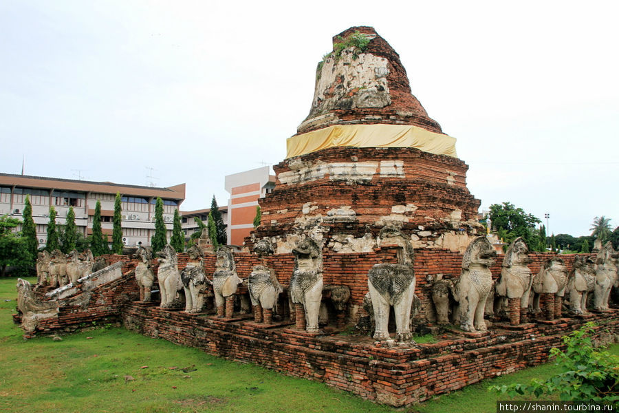 Ступа,  Ват Тхаммикарат в Аюттхае Аюттхая, Таиланд