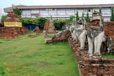 Каменные львы,  Ват Тхаммикарат в Аюттхае