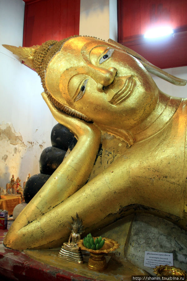 Лежащий Будда,  Ват Тхаммикарат в Аюттхае Аюттхая, Таиланд