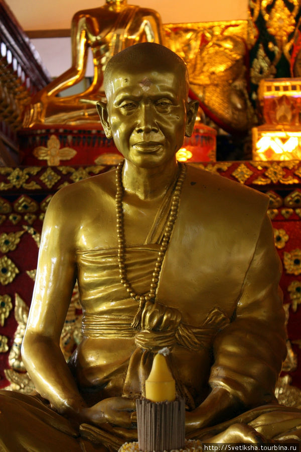 Ват Суан Док - место хранения священных реликвий Будды Чиангмай, Таиланд