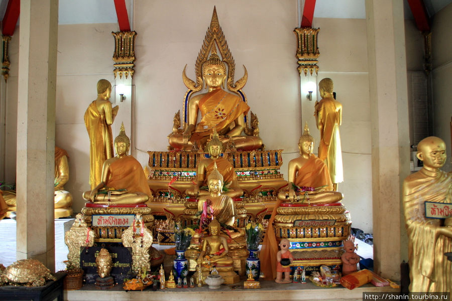 Будда на алтаре, Ват Чоенг Тха в Аюттхае Аюттхая, Таиланд