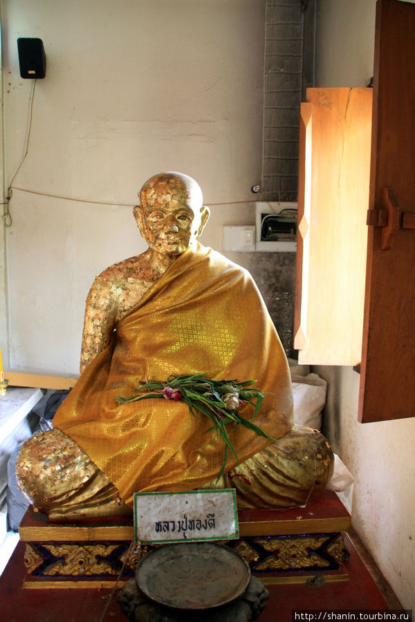 Золотой монах, Ват Чоенг Тха в Аюттхае Аюттхая, Таиланд