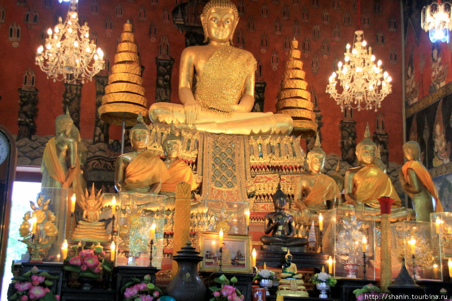 Будда в храме, Ват Сувандарарам Раджаваравихарн Аюттхая, Таиланд