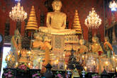 Будда в храме, Ват Сувандарарам Раджаваравихарн