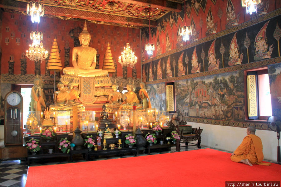 ББудда в храме, Ват Сувандарарам Раджаваравихарн Аюттхая, Таиланд