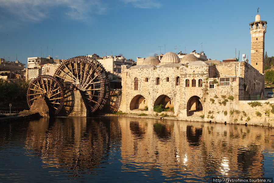 Колёса Нориас — древнейшие водоподьемные механизмы, которыми знаменит город Хама. Хама, Сирия