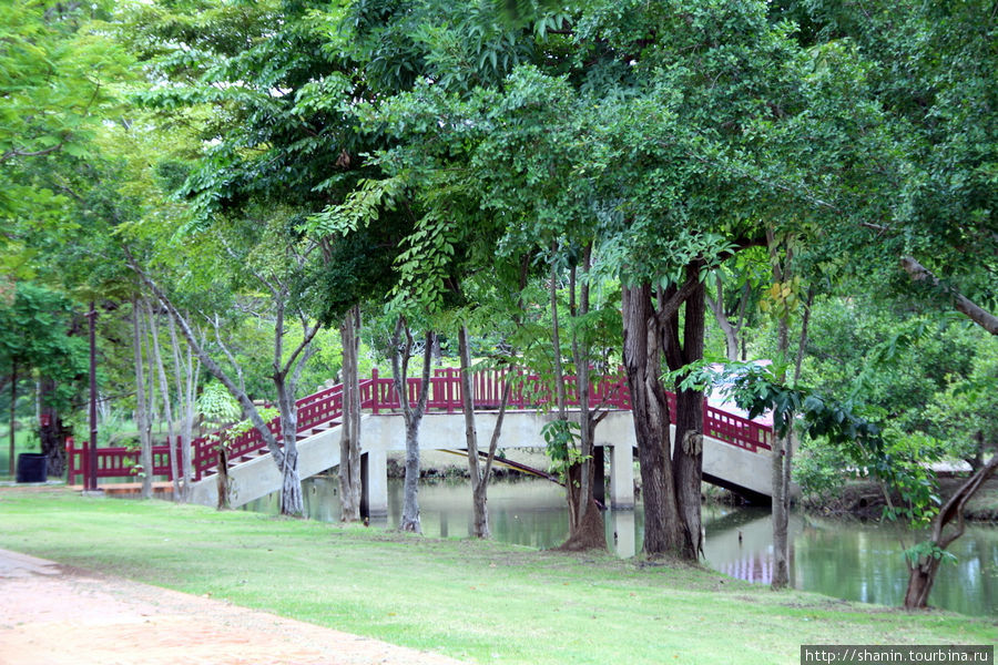 Мост, Парк Суан Сомдет Пхрасинакхарин Аюттхая, Таиланд