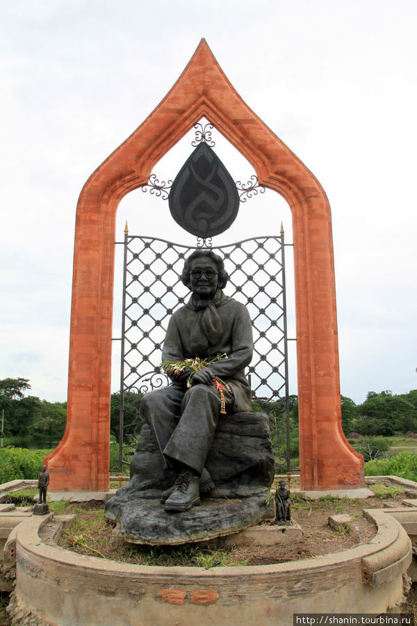 Статуя королевы, Парк Суан Сомдет Пхрасинакхарин Аюттхая, Таиланд