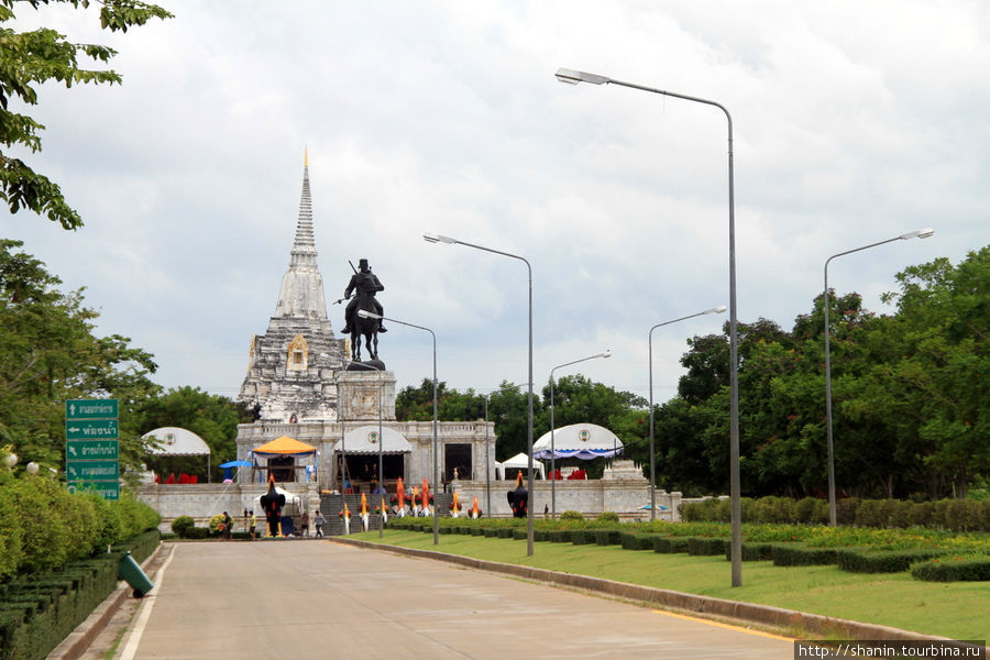 Монумент короля Наресуна Великого и ступа Аюттхая, Таиланд
