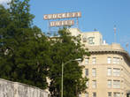 Кроккетт отель Crockett  hotel — тоже рядом с крепостью Аламо, только с другой стороны