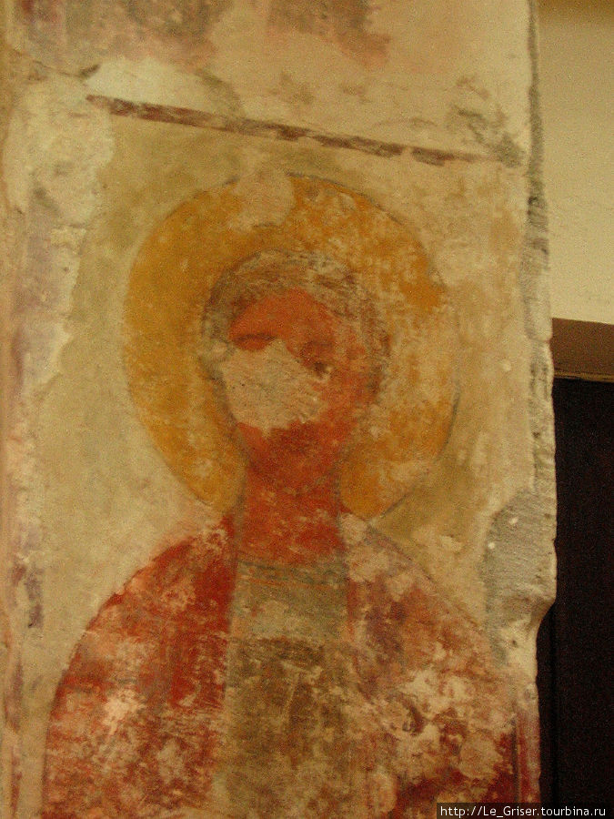 В храме сохранились древние фрески. Новый Афон, Абхазия