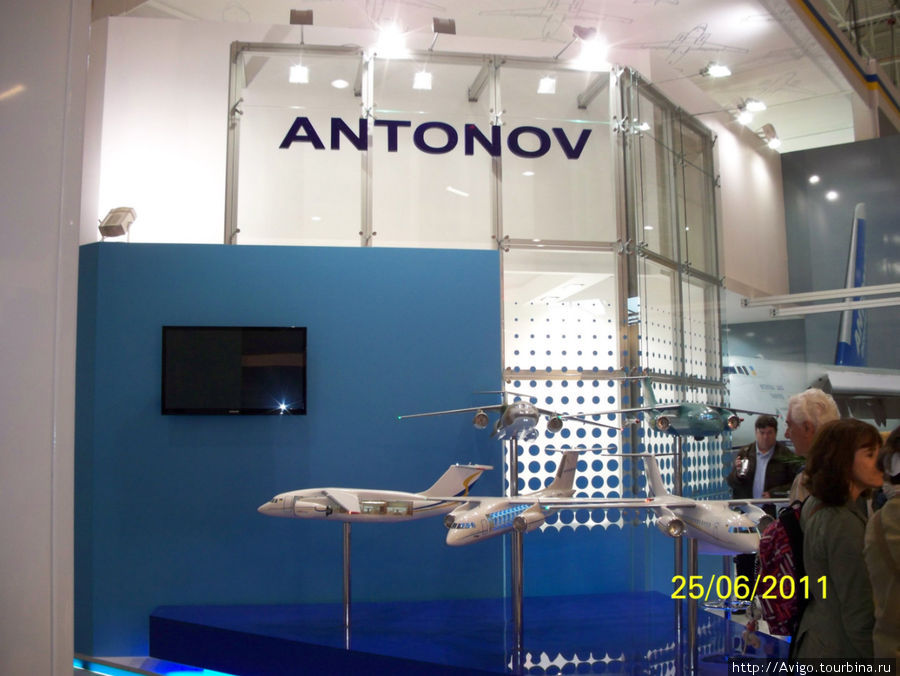 Конструкторское бюро Антонова и новый самолёт АН-148 и его модификации. Ле-Бурже, Франция