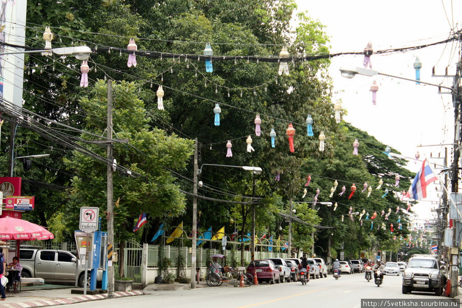 Такие фонарики вешают не только на праздник Чианграй, Таиланд