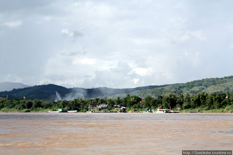 Граница Таиланд-Лаос на реке Меконг Чианг-Кхонг, Таиланд