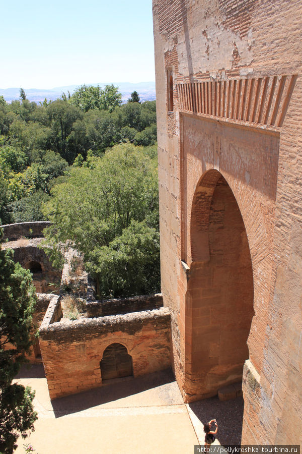 Ворота Альгамбры — мавританского дворца 13 века Гранада, Испания