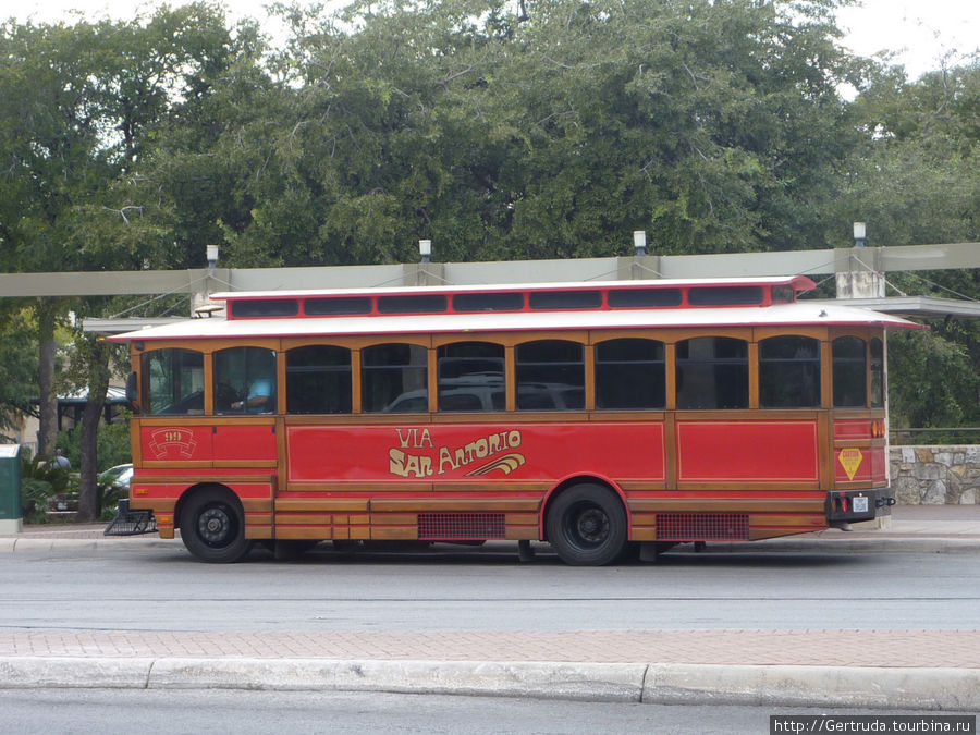 Экскурсионный автобус The Alamo Trolley Сан-Антонио, CША