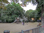 детская площадка недалеко от стадиона