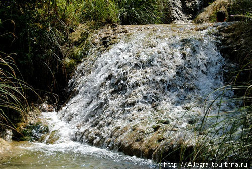 Вода как бриллианты сверкает на камнях.. Полуостров Пелопоннес, Греция