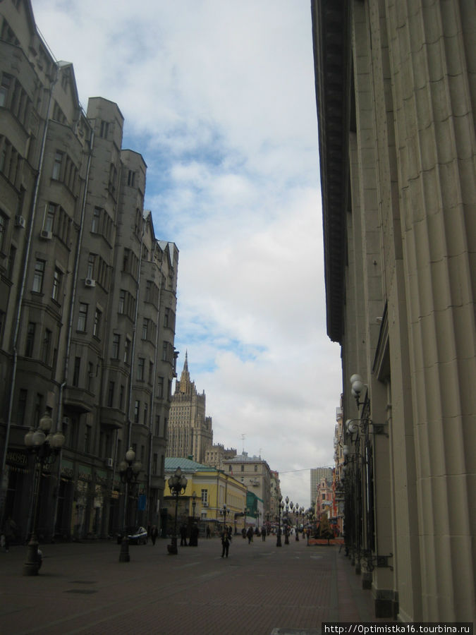 Арбат: от Смоленской до Арбатской в начале сентября 2011г. Москва, Россия