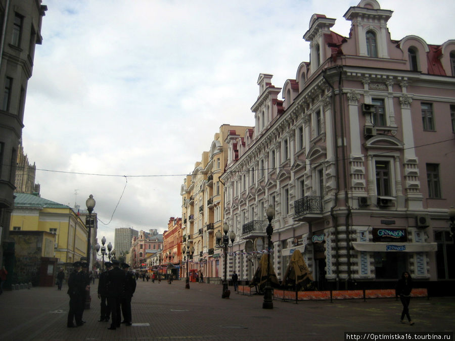 Арбат: от Смоленской до Арбатской в начале сентября 2011г. Москва, Россия