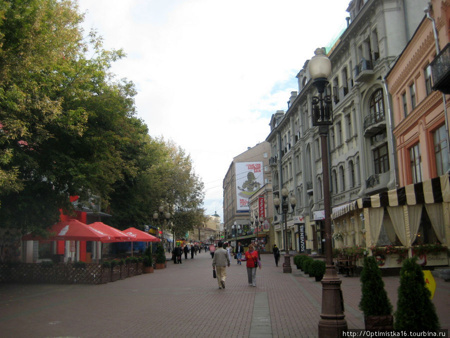 Арбат: от Смоленской до Арбатской в начале сентября 2011г. Москва, Россия