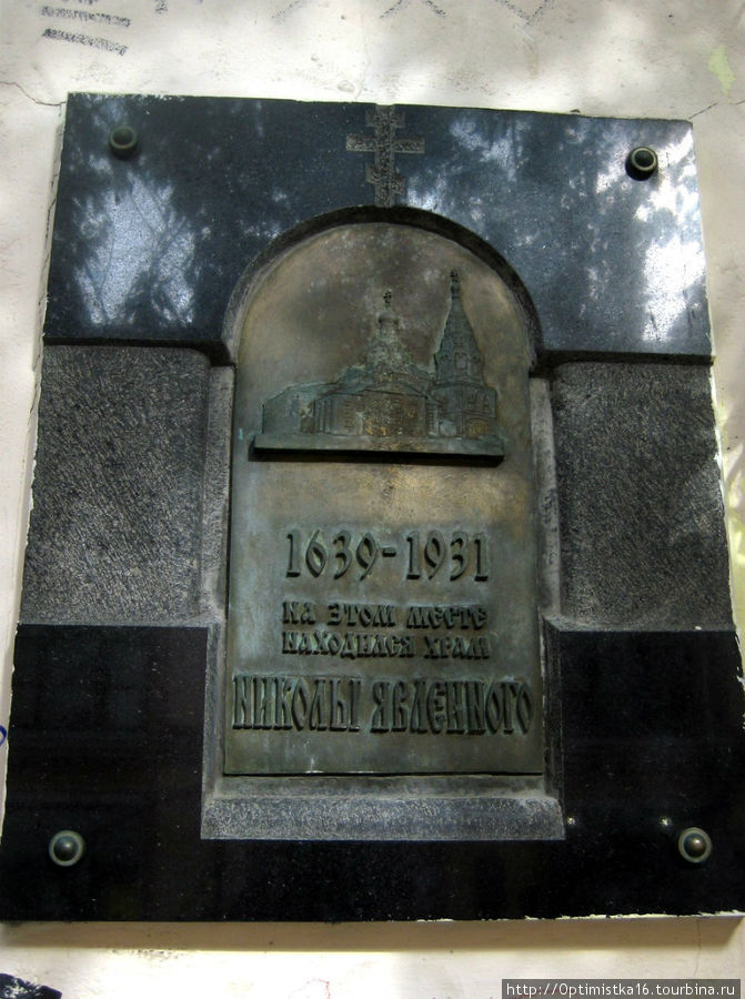 Арбат: от Смоленской до Арбатской в начале сентября 2011г. Москва, Россия