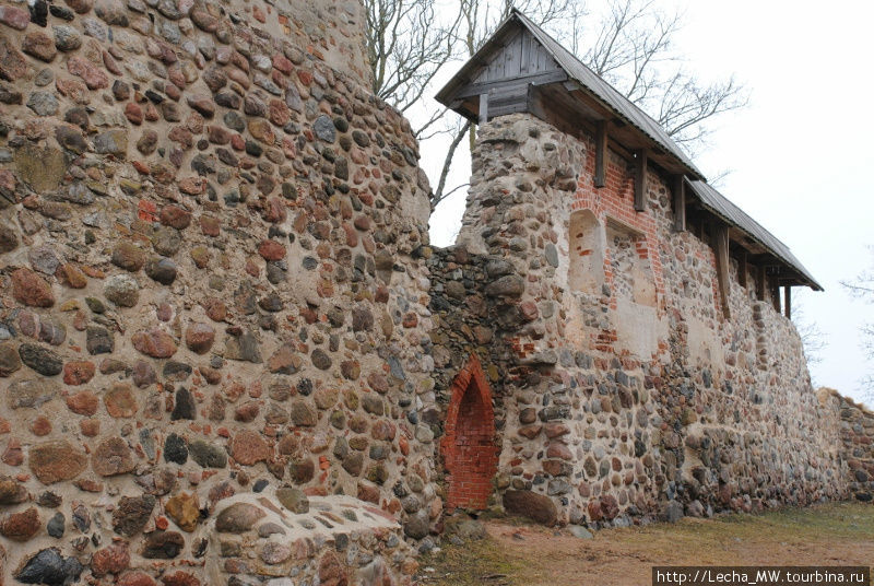 Остатки крепостной стены Бауска, Латвия