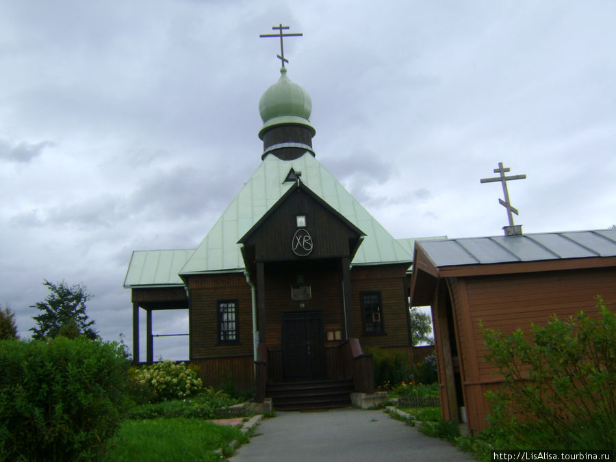 Старая церковь, находится рядом с новой. Колпино, Россия