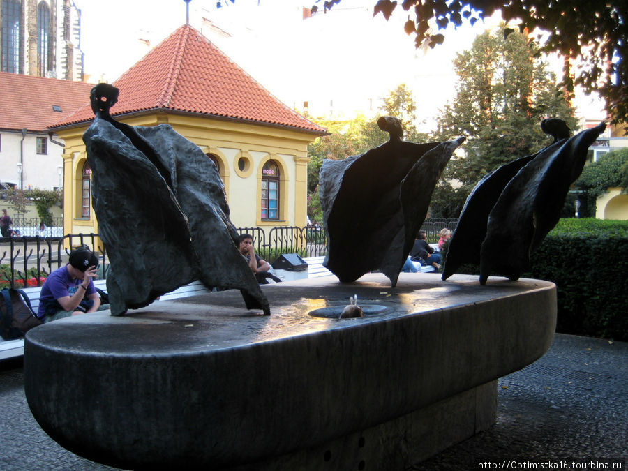 Павильон в центре Францисканского сада Прага, Чехия