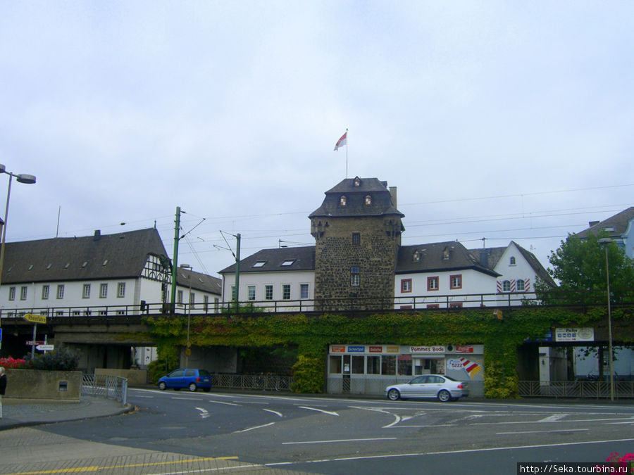 Вид на Rheintor (ворота Рейна). Построены в первой половине XIV века Линц-на-Рейне, Германия