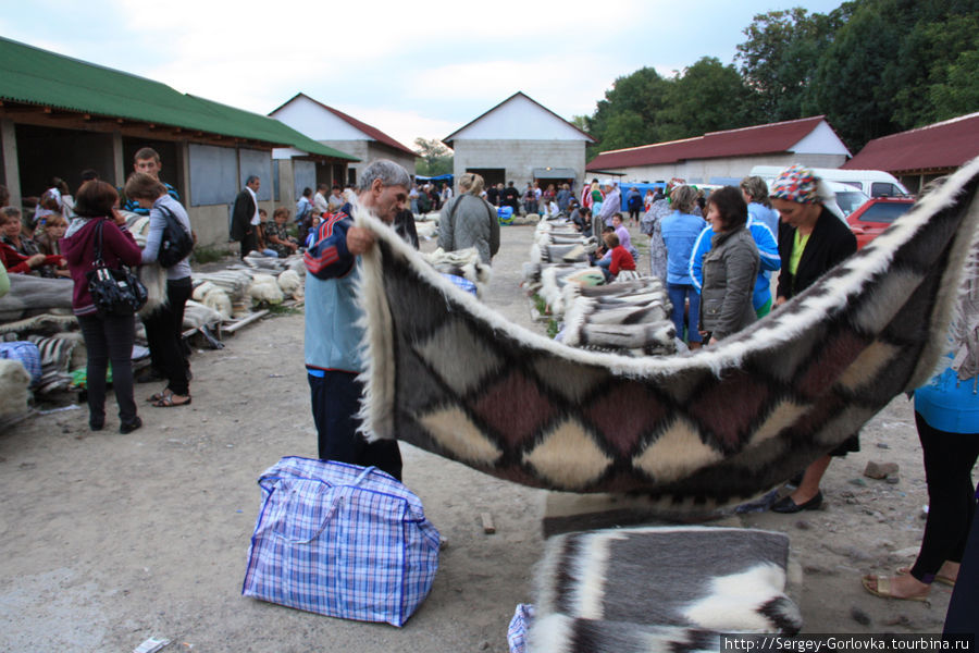 Рынок сувениров Косова Косов, Украина
