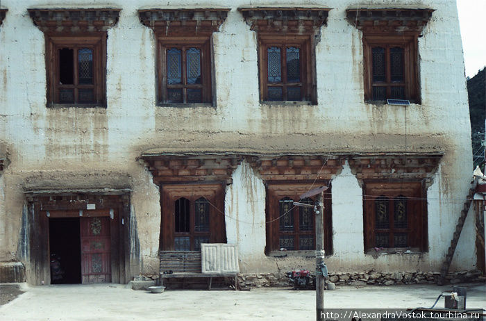 Тибетский дом. Я в нем ночевала. Тибет, Китай