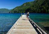 Lake Crescent. Названием обязано, естественно, своей форме — форме полумесяца.