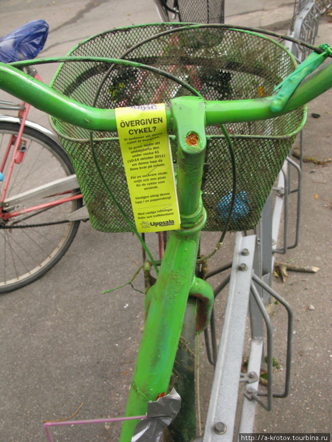 Наклейка на велосипеде — мол, не заберете, утилизируем! Уппсала, Швеция