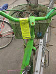 Наклейка на велосипеде — мол, не заберете, утилизируем!