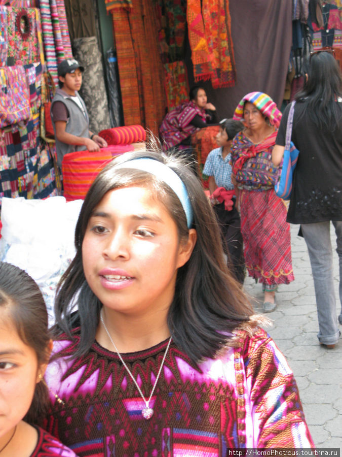 На улицах Чичикастенанго Сантьяго Атитлан, Гватемала