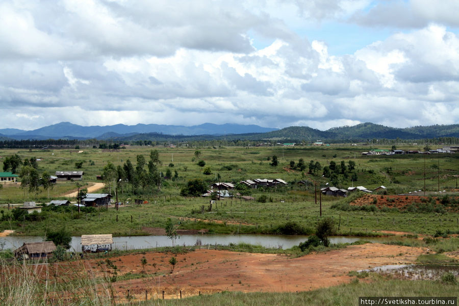 Окружающие селения Пхонсаван, Лаос