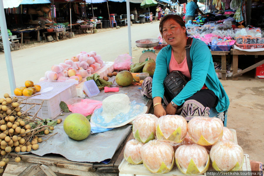 Продавщица фруктов Пхонсаван, Лаос