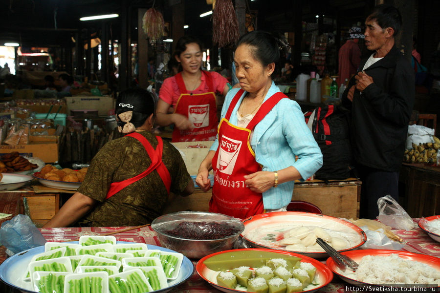 Всякая всячина лаосского базара Пхонсаван, Лаос