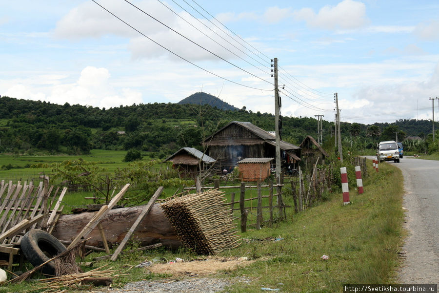 Типичная лаосская деревня Провинция Сиенгкхуанг, Лаос