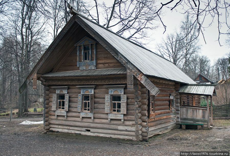 Первые дома фото. Сибирская изба 19 века. Изба крестьянина 19 века. Крестьянская изба 17 века. Крестьянская изба 18 века в России.