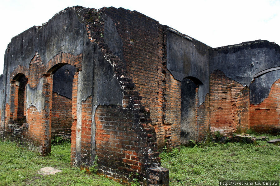 Развалины королевского храма Провинция Сиенгкхуанг, Лаос