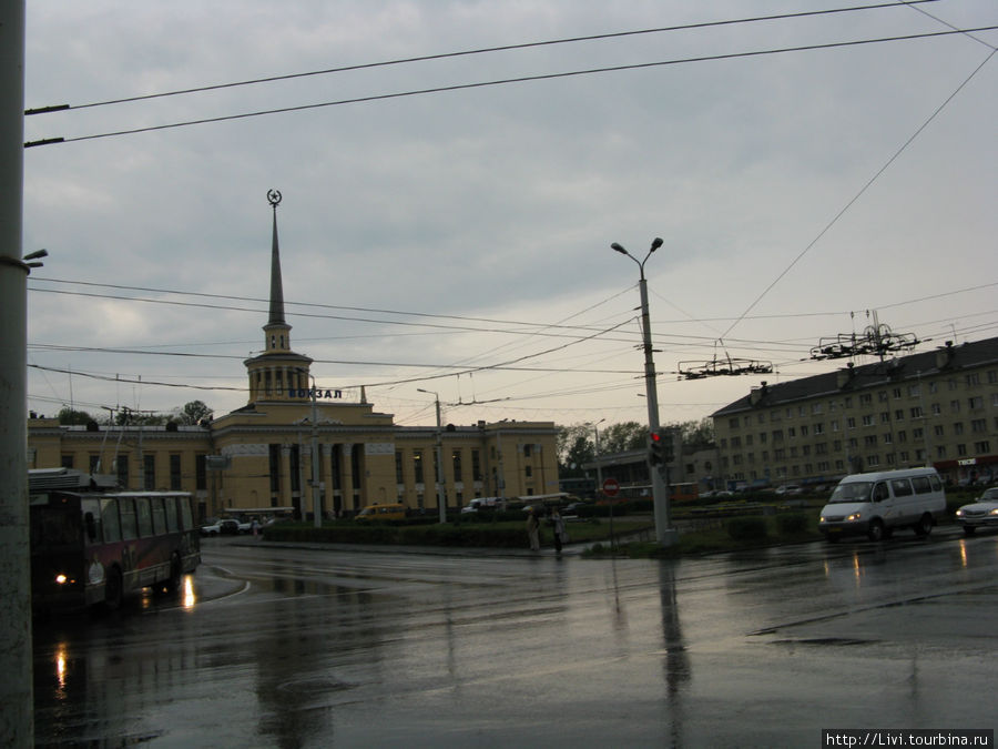 площадь Гагарина,
здание железнодорожного вокзала Петрозаводск, Россия